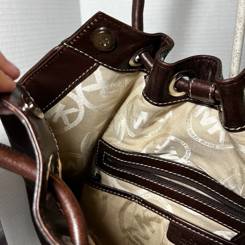 Michael Kors Leather Shoulder bag